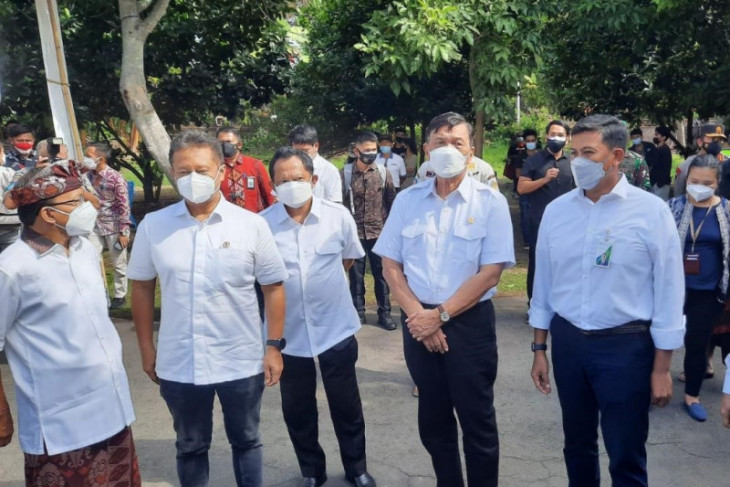 Tiga Menteri pastikan kelancaran vaksinasi BPJAMSOSTEK di Denpasar