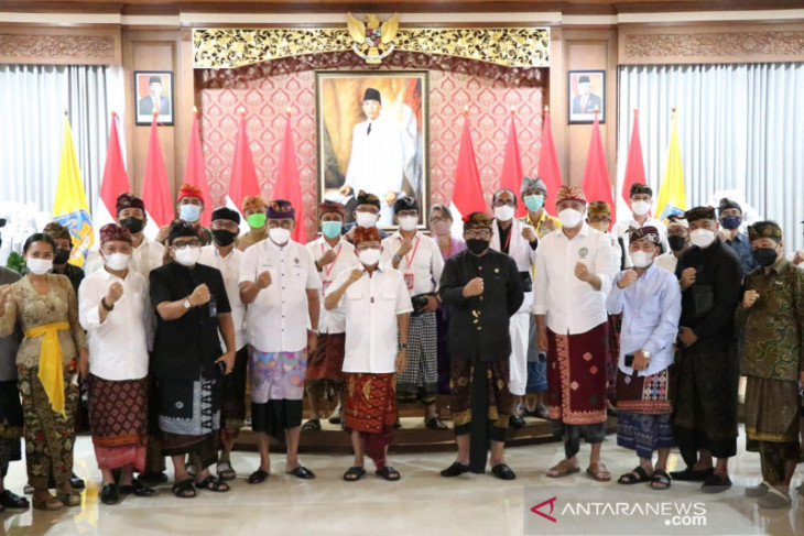 Gubernur Bali ajak komponen pariwisata solid dukung pemerintah wujudkan
